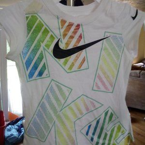 girls nike tee
